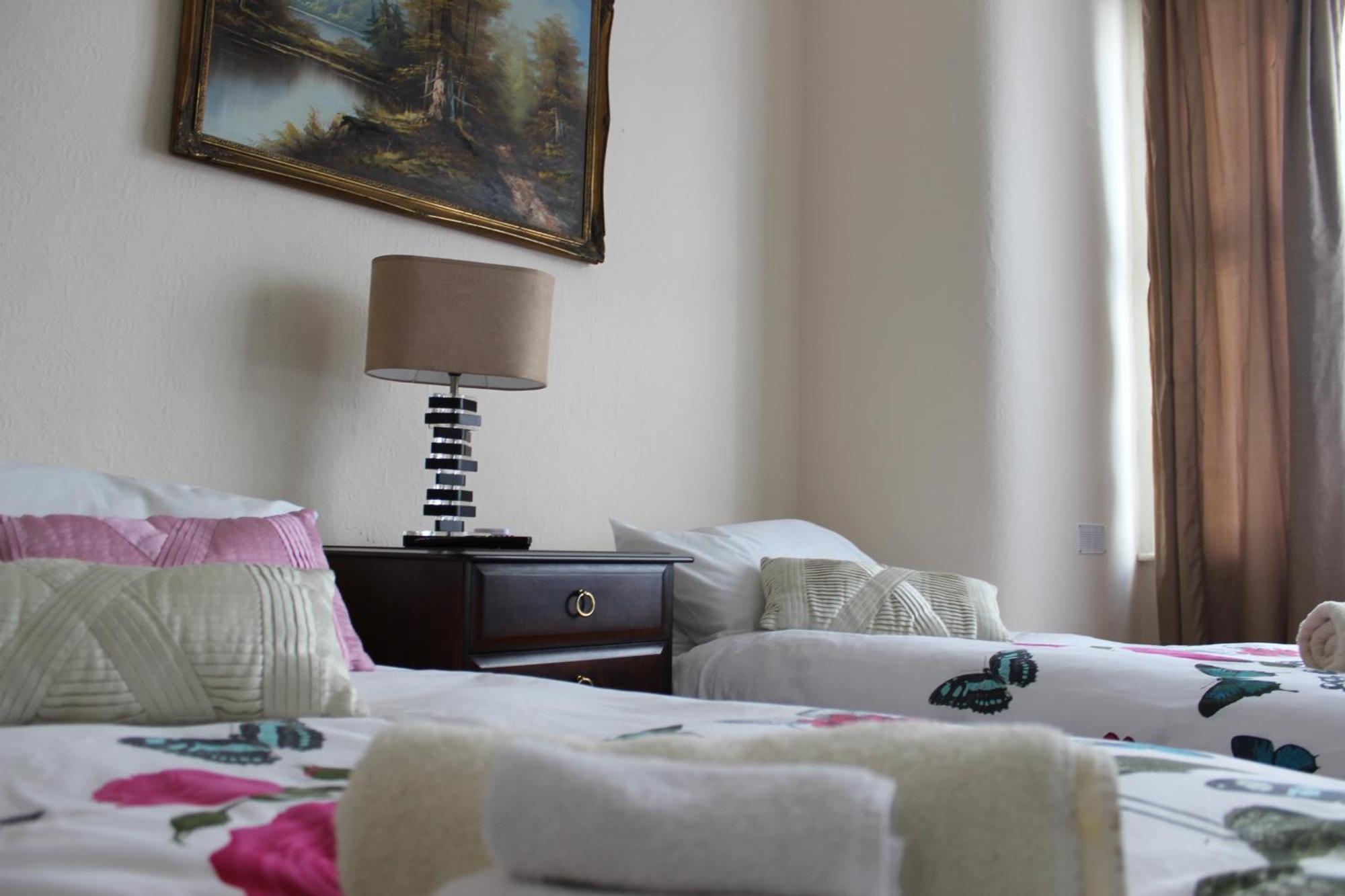 Mother-In-Law Guest House Hotel Leeds Leeds  Esterno foto