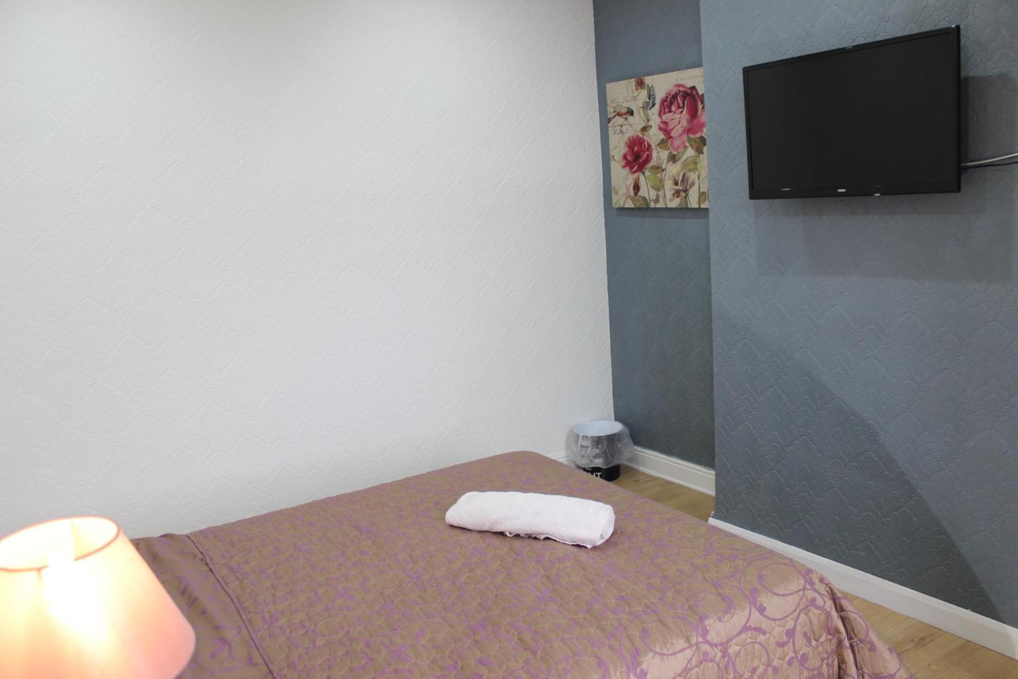 Mother-In-Law Guest House Hotel Leeds Leeds  Esterno foto