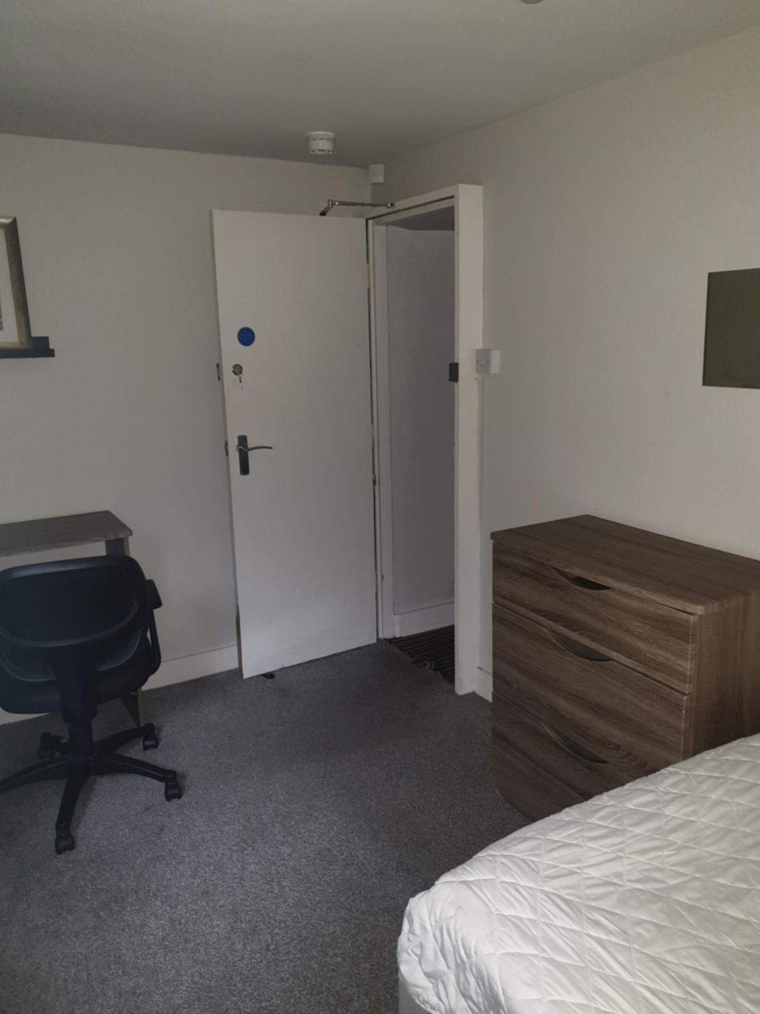 Mother-In-Law Guest House Hotel Leeds Leeds  Esterno foto